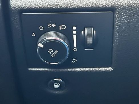 Used 2021 Jeep Grand Cherokee Laredo X image 22