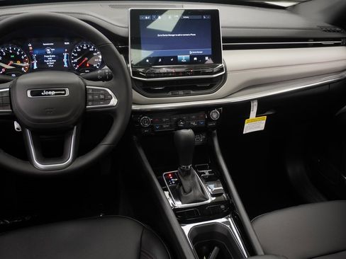 Certified 2024 Jeep Compass Limited w/ Sun and Sound Group image 26