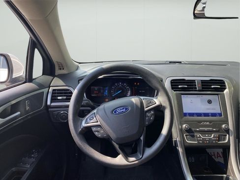 Used 2020 Ford Fusion SE FWD image 20
