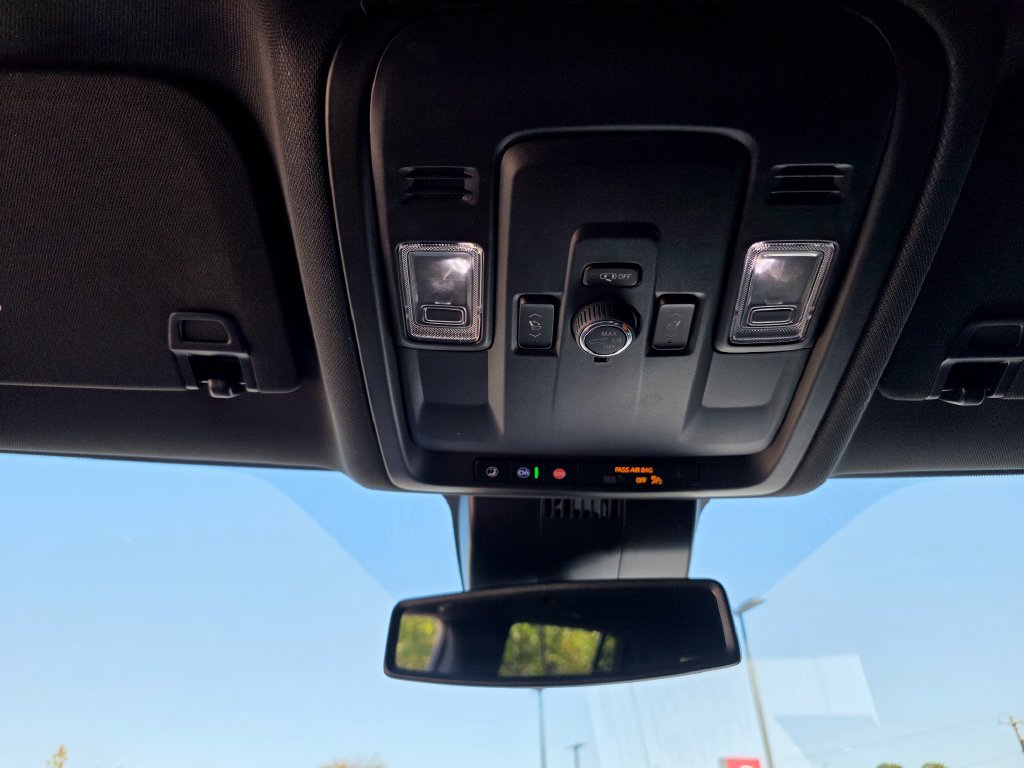 Used 2025 GMC Yukon AT4 AWD/4WD image 41