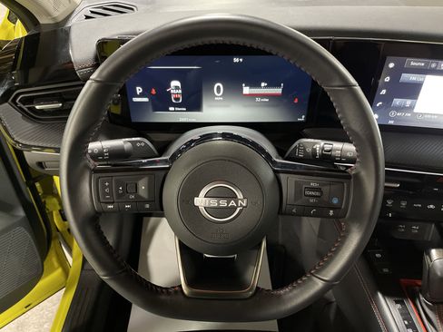 Used 2025 Nissan Kicks SR image 17