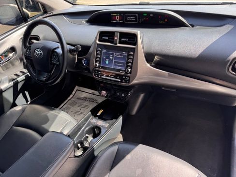 Used 2021 Toyota Prius FWD image 13