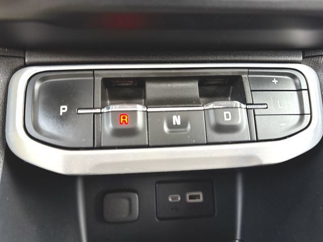 Used 2021 GMC Acadia SLE w/ Driver Convenience Package FWD image 16