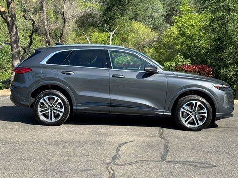 Used 2025 Audi Q5 Premium w/ Convenience Package AWD/4WD image 4