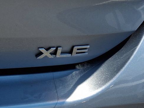 Used 2021 Toyota Highlander XLE AWD/4WD image 30