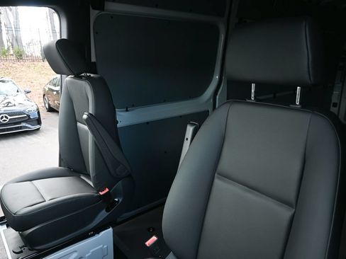 Used 2026 Mercedes-Benz Sprinter 2500 image 5