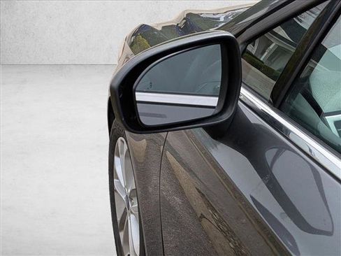 Used 2020 Ford Fusion SE FWD image 15