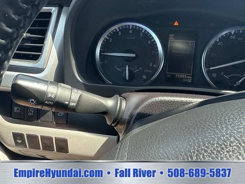 Used 2018 Toyota Highlander XLE AWD/4WD image 34