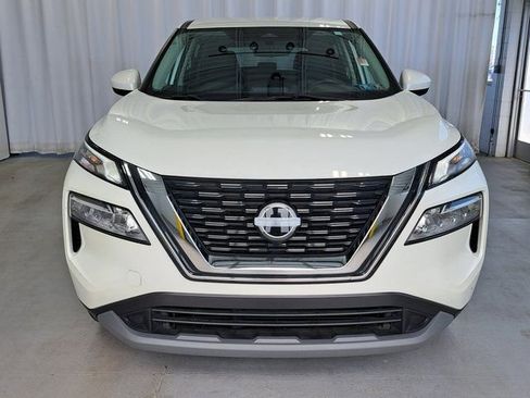 Used 2023 Nissan Rogue SV image 3