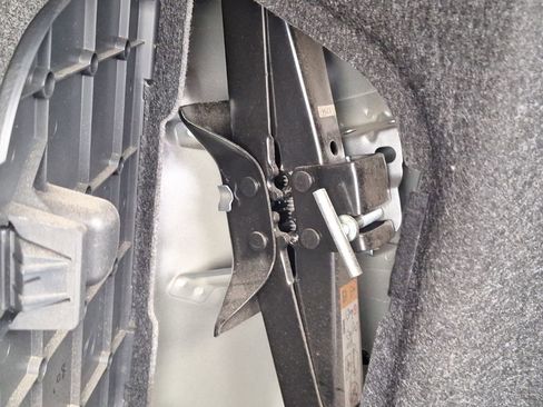 Used 2018 MAZDA MAZDA3 Touring image 24