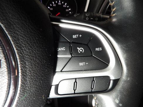 Used 2020 Jeep Compass Latitude AWD/4WD image 19