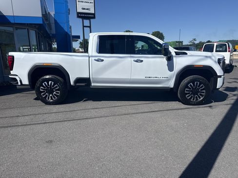 New 2026 GMC Sierra 2500 Denali Ultimate w/ Max Trailering Package AWD/4WD image 2