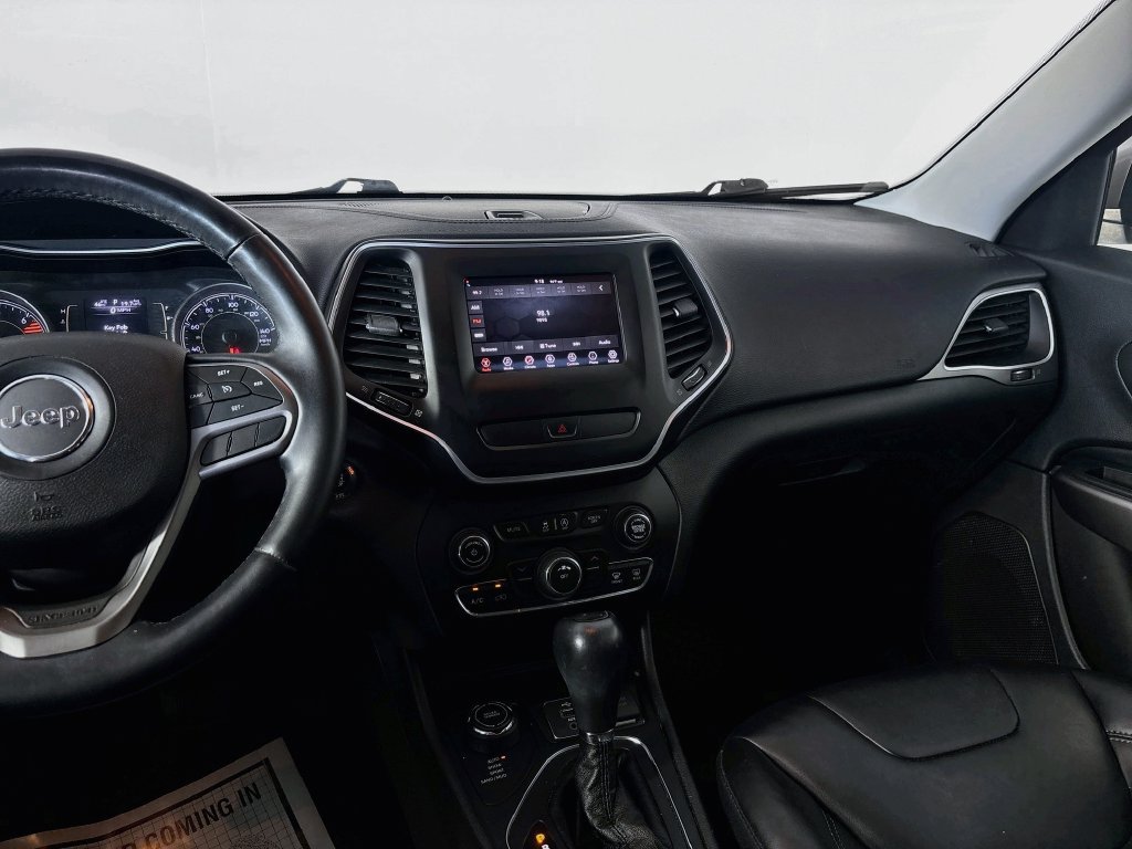 Used 2019 Jeep Cherokee Latitude Plus w/ Cold Weather Group AWD/4WD image 22