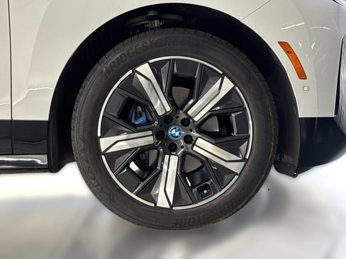 Used 2024 BMW iX xDrive50 w/ Premium Package AWD/4WD image 12