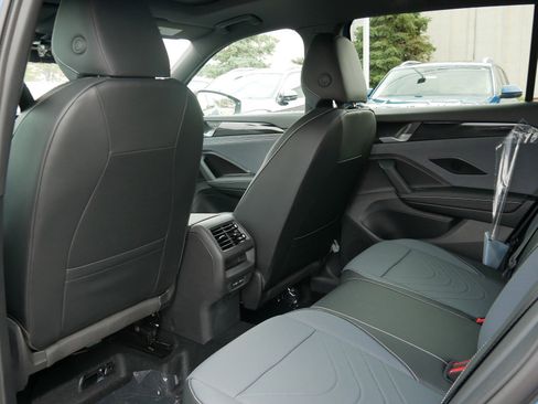 New 2025 Volkswagen Tiguan SE R-Line image 6