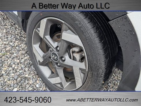 Used 2025 Hyundai Venue Limited FWD image 20