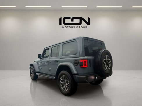 Used 2024 Jeep Wrangler Unlimited Sahara w/ Dual Top Group AWD/4WD image 3