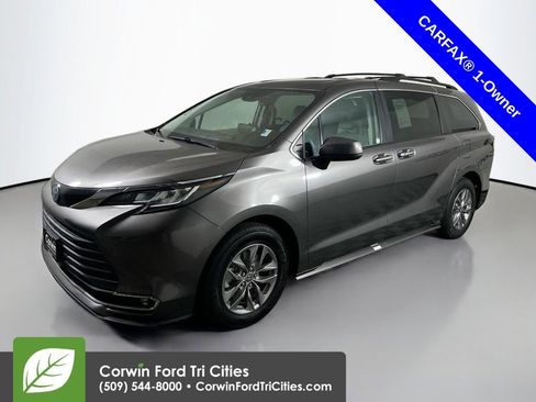 Used 2022 Toyota Sienna XLE image 5