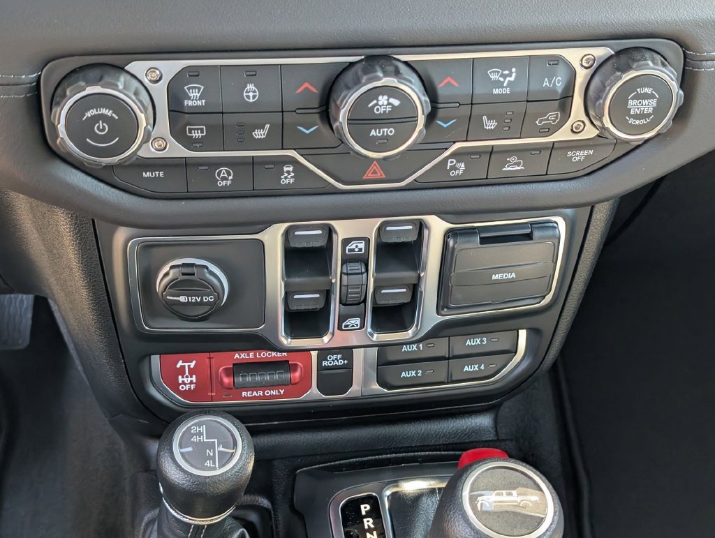 New 2026 Jeep Gladiator Mojave w/ Safety Group AWD/4WD image 18