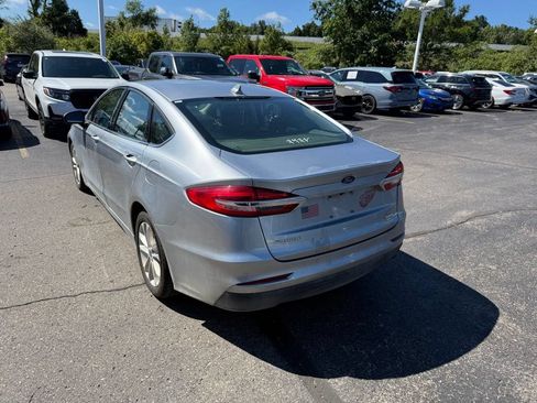Used 2020 Ford Fusion SE FWD image 2