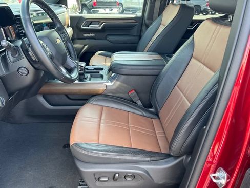 Certified 2025 Chevrolet Silverado 1500 High Country AWD/4WD image 9