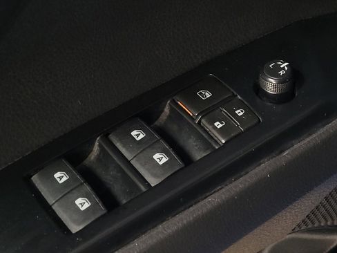 Used 2019 Toyota Camry LE FWD image 32