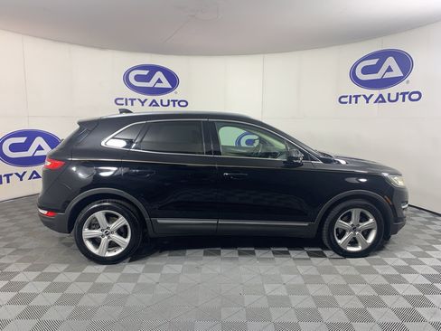 Used 2017 Lincoln MKC Premiere FWD image 2