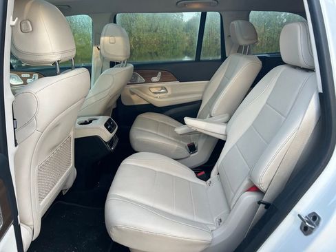 Used 2024 Mercedes-Benz GLS 450 4MATIC image 14