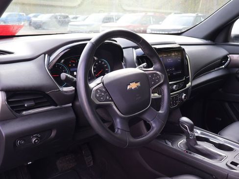 Used 2023 Chevrolet Traverse LT w/ LT Premium Package AWD/4WD image 9