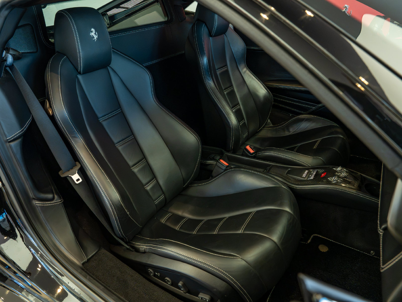 Used 2014 Ferrari 458 Italia Coupe RWD image 19