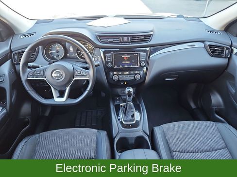 Used 2021 Nissan Rogue Sport SV w/ Technology Package image 9