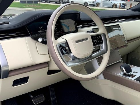 New 2026 Land Rover Range Rover Long Wheelbase SE image 8