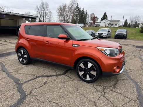 Used 2019 Kia Soul + FWD image 5