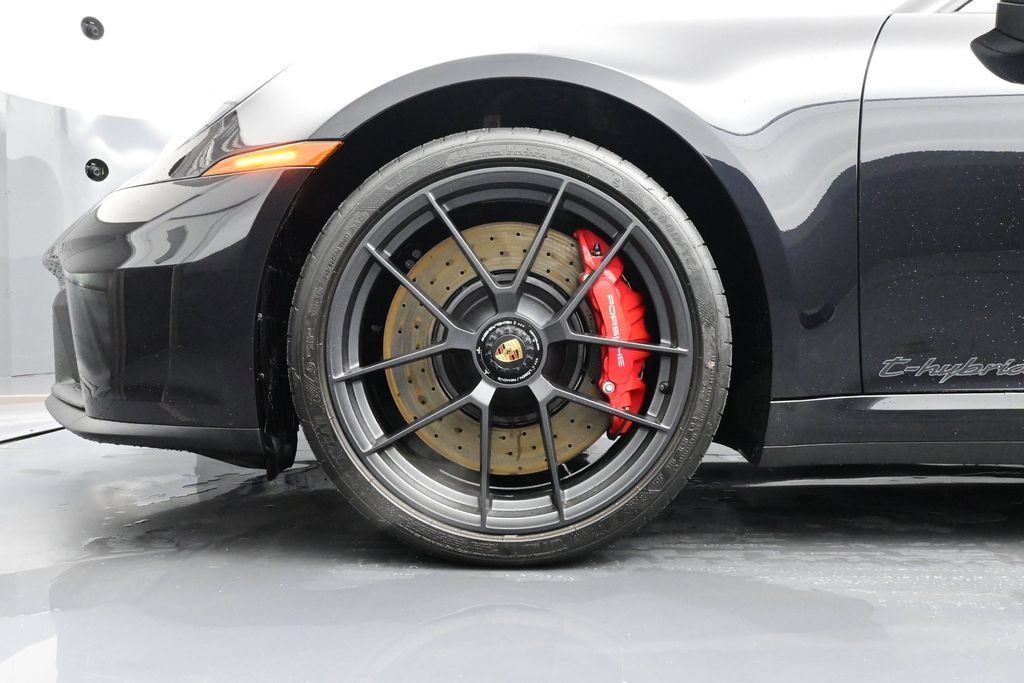 Certified 2026 Porsche 911 Carrera GTS RWD image 6