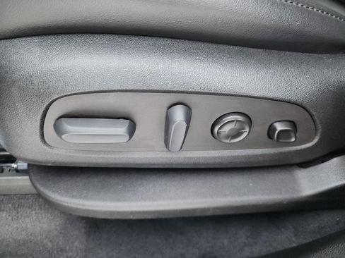 Used 2024 Buick Enclave Avenir w/ Avenir Technology Package image 17