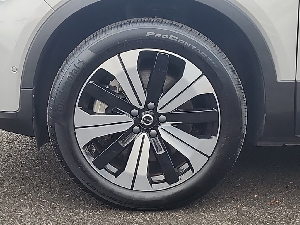 Certified 2023 Volvo XC40 Recharge Plus AWD/4WD image 28