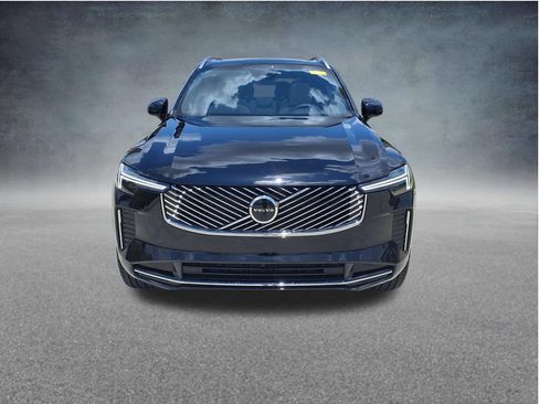 New 2026 Volvo XC90 B5 Plus w/ Protection Package Premier AWD/4WD image 2