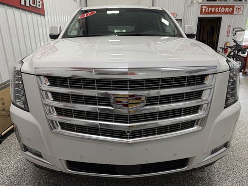 Used 2017 Cadillac Escalade Premium Luxury w/ LPO, Radiant Package AWD/4WD image 22