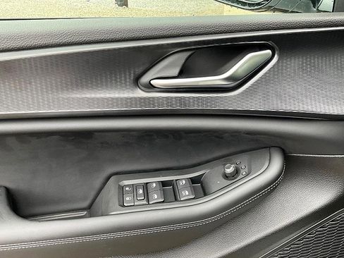 New 2025 Jeep Grand Cherokee Altitude image 13