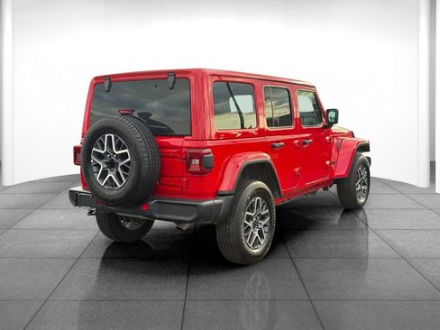 Used 2025 Jeep Wrangler Unlimited Sahara AWD/4WD image 7