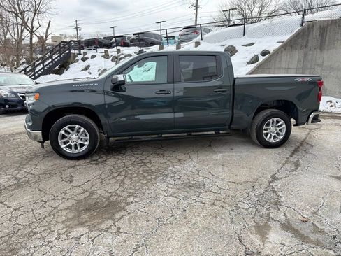 Used 2025 Chevrolet Silverado 1500 LT image 2