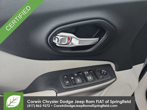 Used 2022 Jeep Cherokee Latitude Lux w/ Sun & Sound Group AWD/4WD image 20