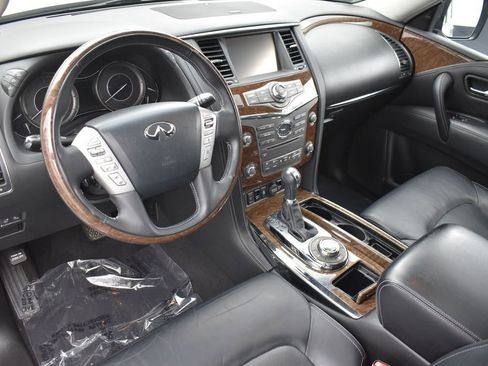Used 2017 INFINITI QX80 4WD w/ Driver Assistance Package image 12