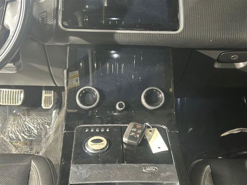 Used 2018 Land Rover Range Rover Velar R-Dynamic SE image 12