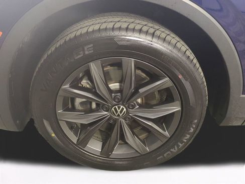 Used 2022 Volkswagen Tiguan SE AWD/4WD image 11