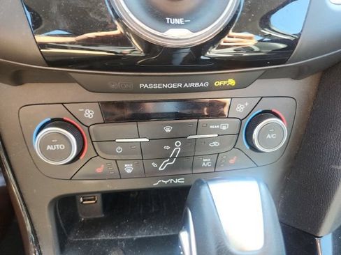 Used 2016 Ford Focus Titanium FWD image 16
