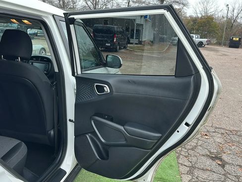 Used 2021 Kia Soul S image 25
