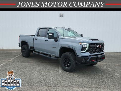 Used 2025 Chevrolet Silverado 2500 ZR2 w/ Technology Package AWD/4WD image 1