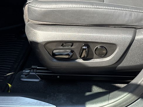 Used 2023 Lexus RX 350 w/ Luxury Package image 17