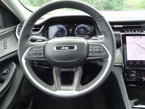 Used 2023 Jeep Grand Cherokee Limited image 15
